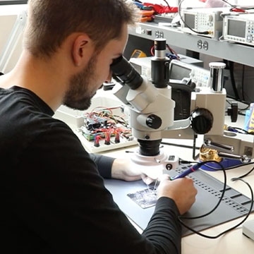 Male_In_Lab_Sitting_360x360